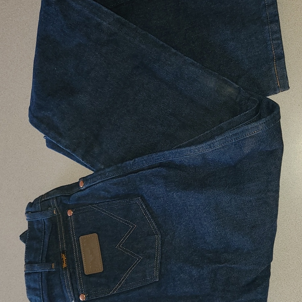 Wrangler Cowboy cut jeans.  13mwz. Washed once. Mens size 34x40.  Long inseam.